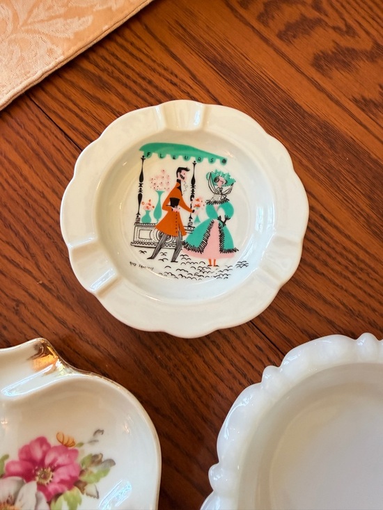 Vintage Limoges, Anchor Hocking Milk Glass & Porcelain Ashtray Bundle - Picture 13 of 16